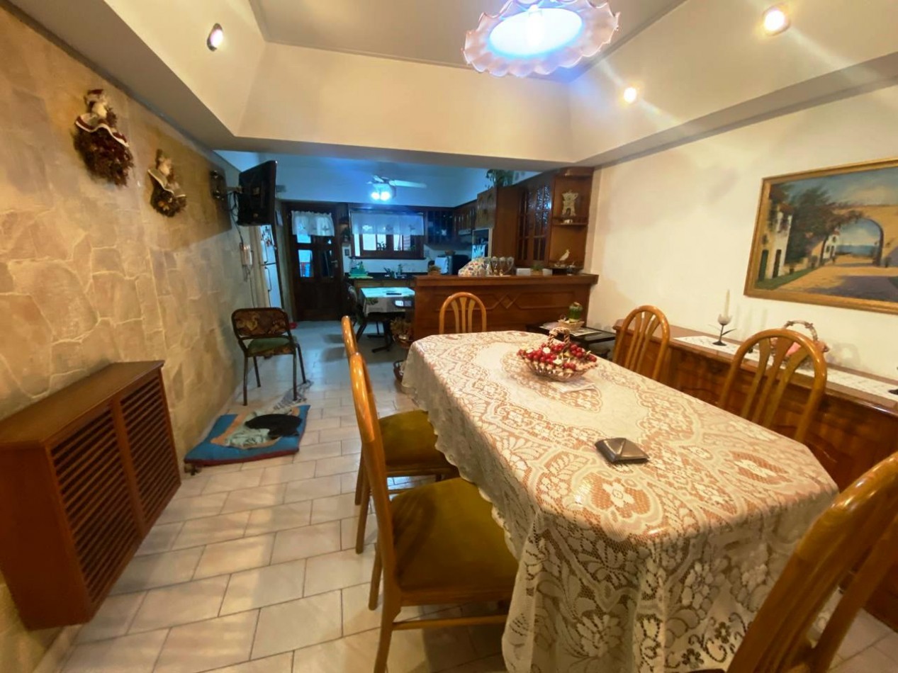 Casa De 4amb  En Dos Plantas  Con Patio, Balcon Aterrazado Al C/fte  Y  Cochera Para 2 Autos  