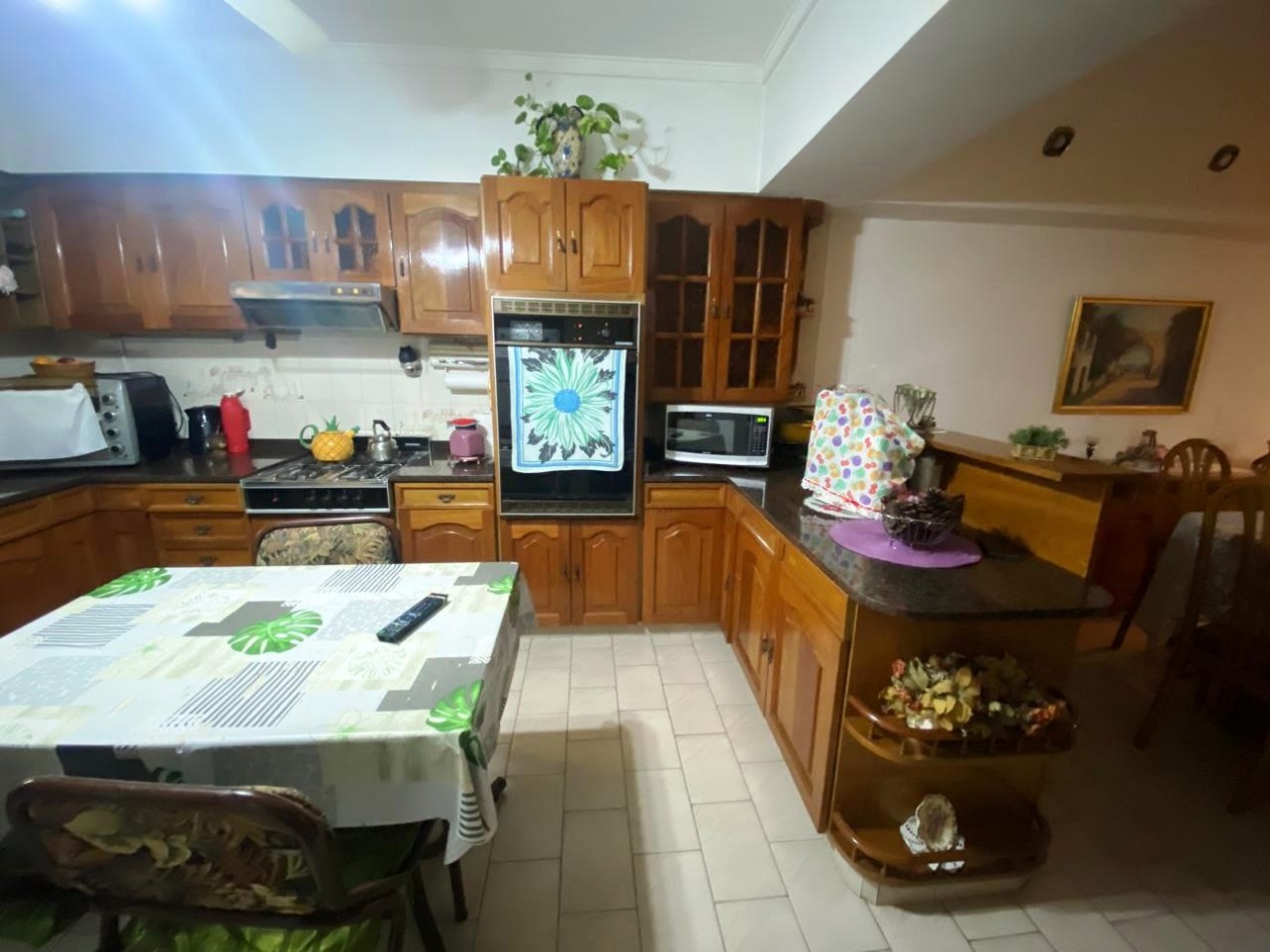 Casa De 4amb  En Dos Plantas  Con Patio, Balcon Aterrazado Al C/fte  Y  Cochera Para 2 Autos  