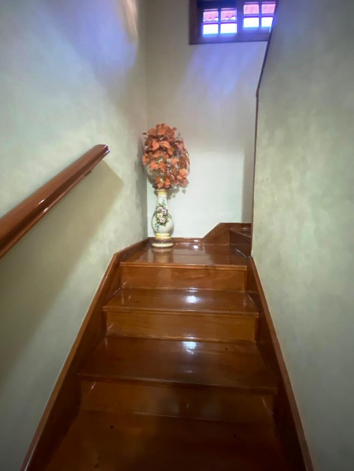 Casa De 4amb  En Dos Plantas  Con Patio, Balcon Aterrazado Al C/fte  Y  Cochera Para 2 Autos  