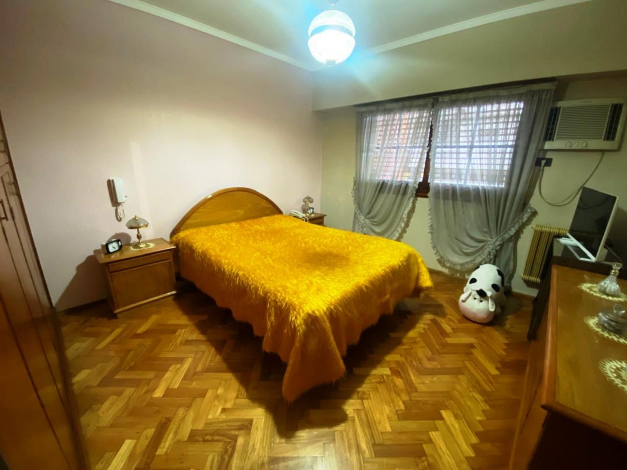 Casa De 4amb  En Dos Plantas  Con Patio, Balcon Aterrazado Al C/fte  Y  Cochera Para 2 Autos  