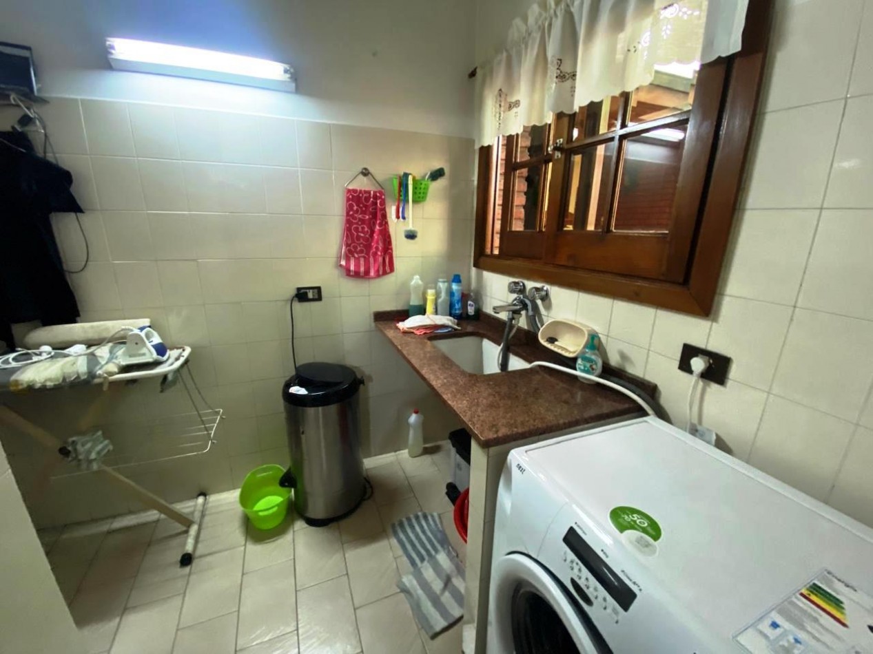 Casa De 4amb  En Dos Plantas  Con Patio, Balcon Aterrazado Al C/fte  Y  Cochera Para 2 Autos  