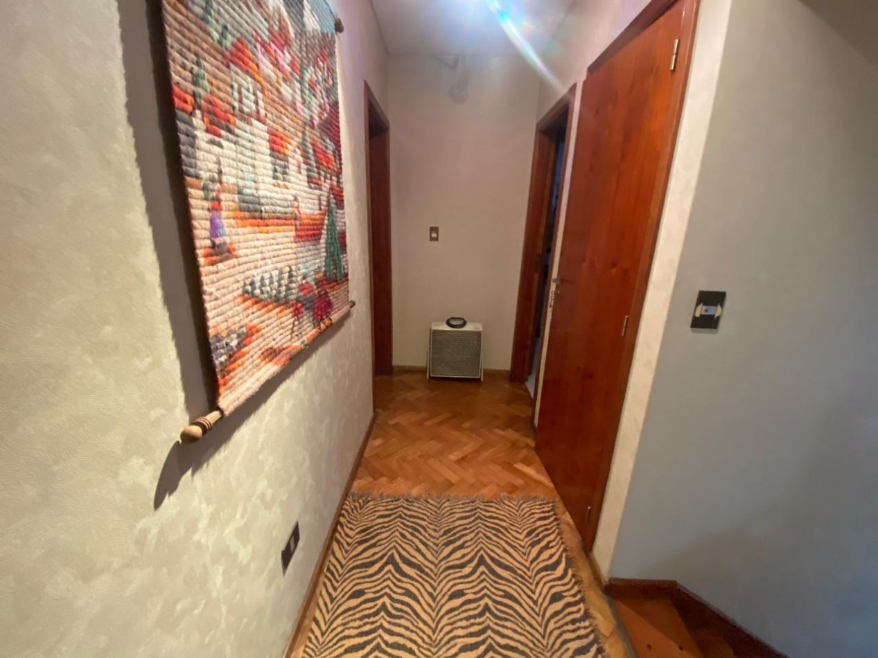 Casa De 4amb  En Dos Plantas  Con Patio, Balcon Aterrazado Al C/fte  Y  Cochera Para 2 Autos  