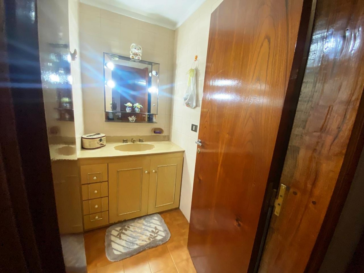Casa De 4amb  En Dos Plantas  Con Patio, Balcon Aterrazado Al C/fte  Y  Cochera Para 2 Autos  