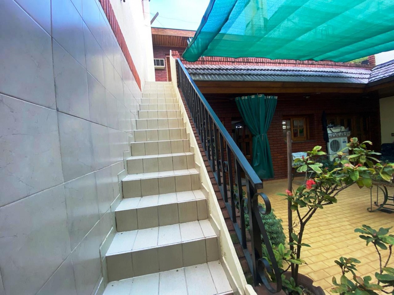 Casa De 4amb  En Dos Plantas  Con Patio, Balcon Aterrazado Al C/fte  Y  Cochera Para 2 Autos  