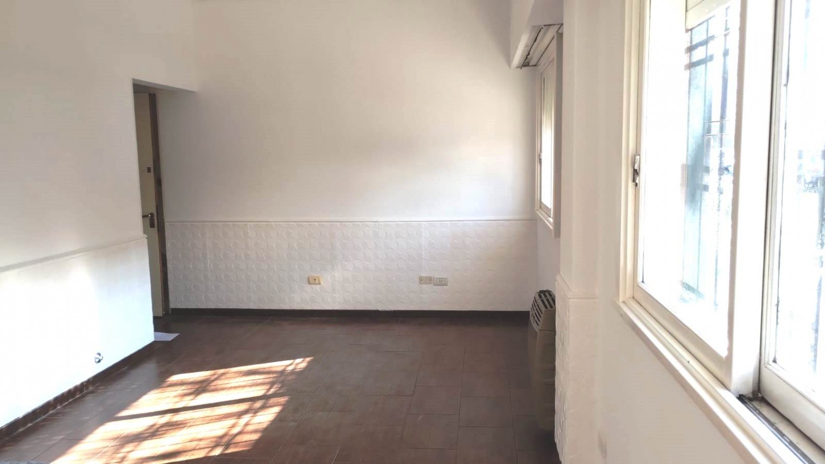 Departamento de 2 amb Planta Baja al Frente con Patio