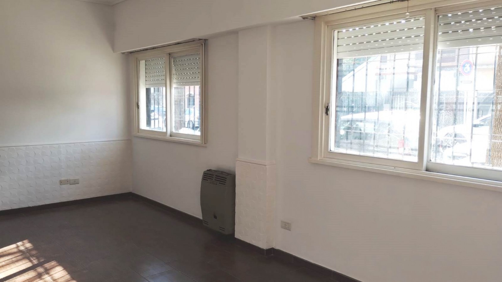 Departamento de 2 amb Planta Baja al Frente con Patio
