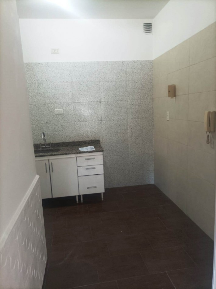 Departamento de 2 amb Planta Baja al Frente con Patio