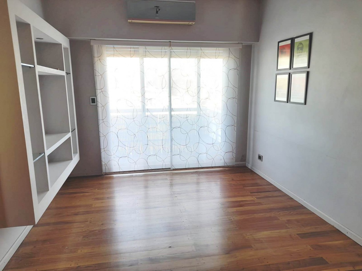 Departamento de 2 amb  con Balcon y Cochera fija