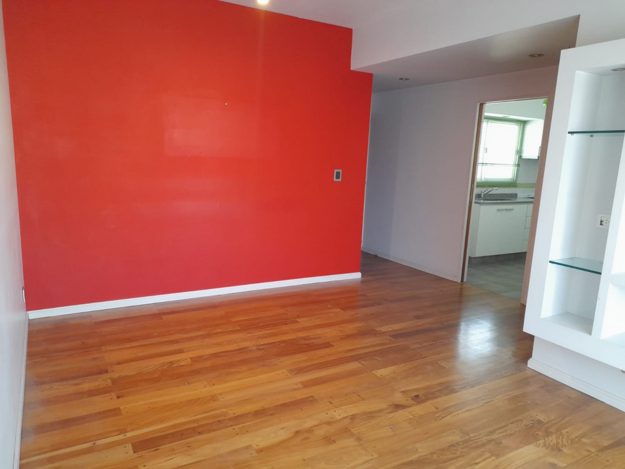 Departamento de 2 amb  con Balcon y Cochera fija