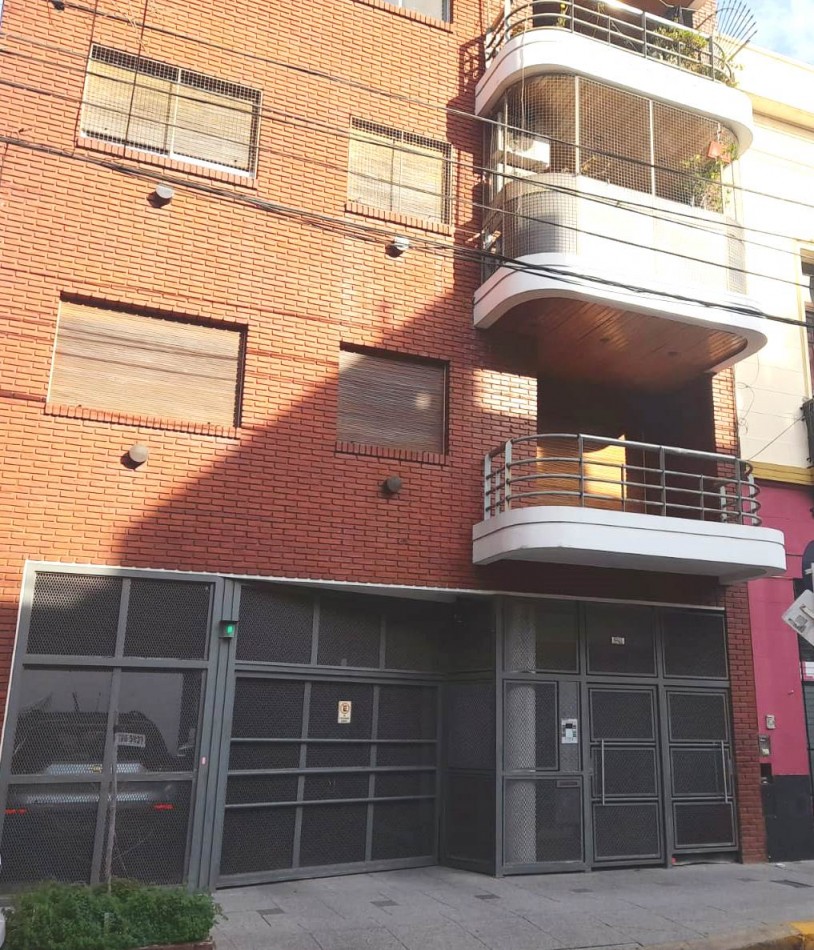 Departamento de 2 amb  con Balcon y Cochera fija