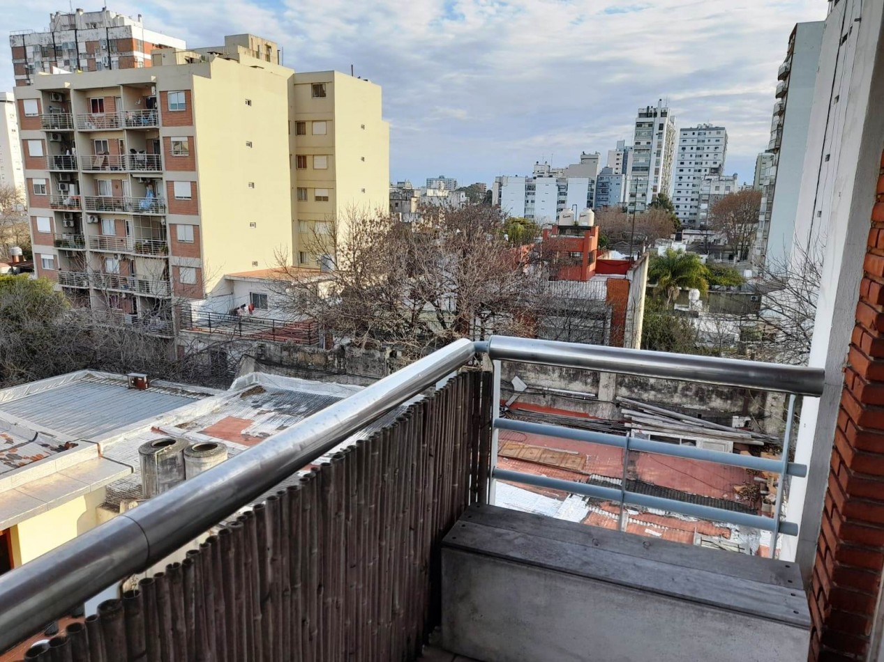 Departamento de 2 amb  con Balcon y Cochera fija