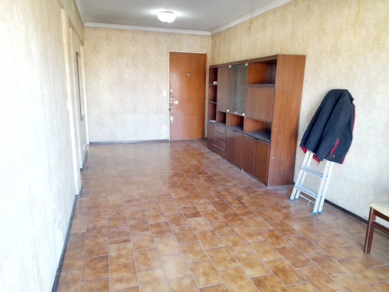 Departamento De 4 Amb Al Frente Con Balcon - Semi Piso-