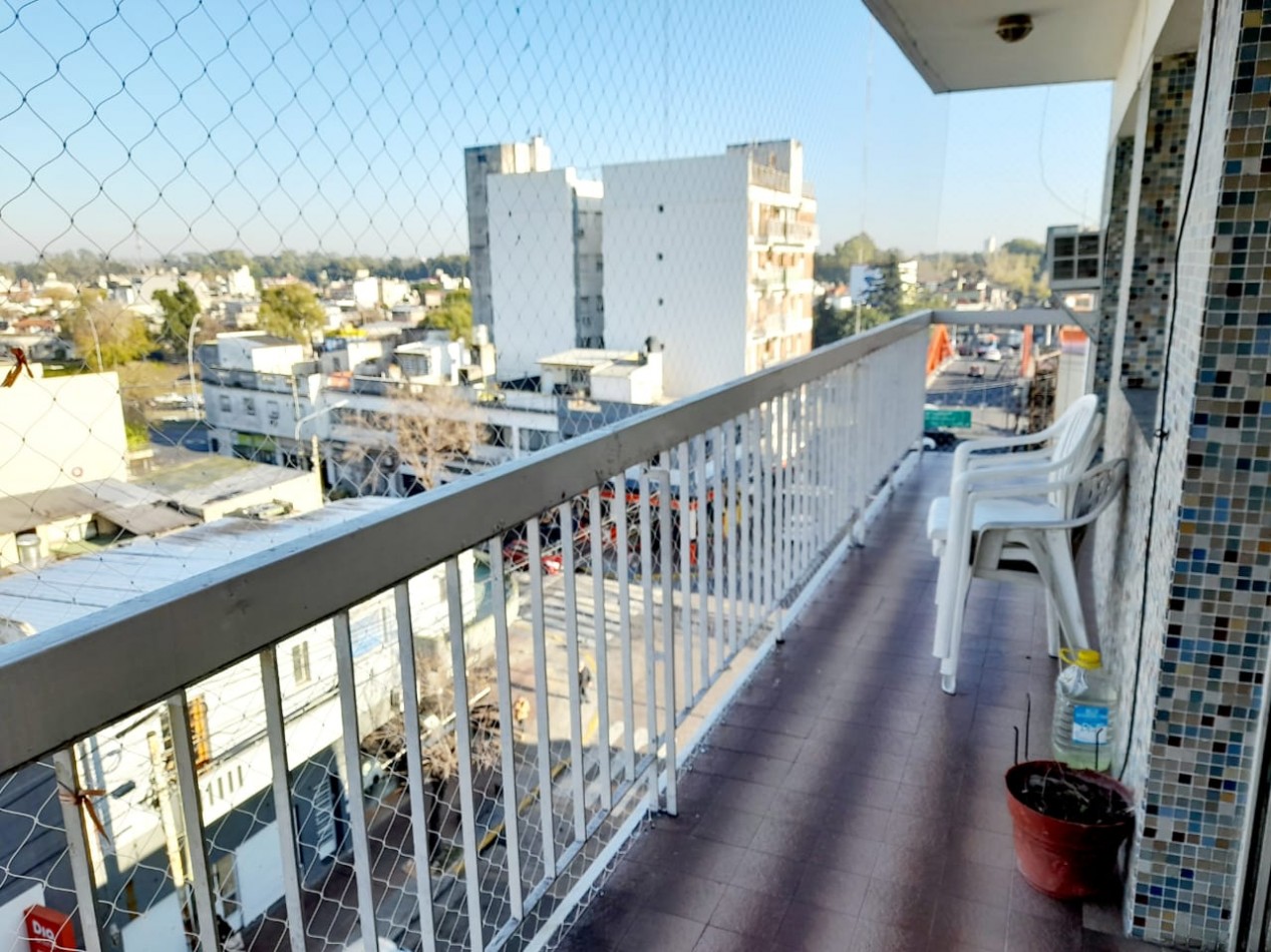 Departamento De 4 Amb Al Frente Con Balcon - Semi Piso-