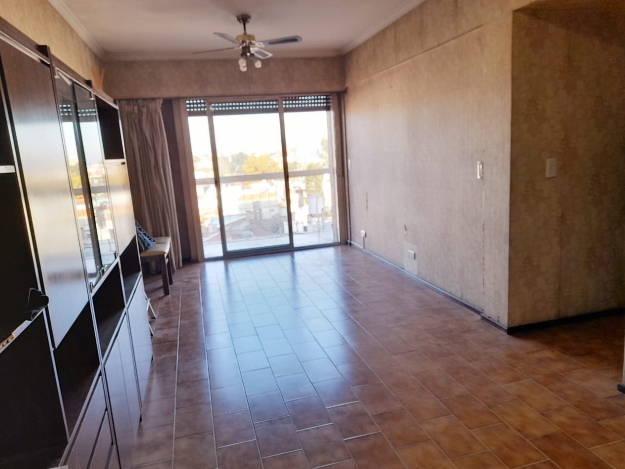 Departamento De 4 Amb Al Frente Con Balcon - Semi Piso-