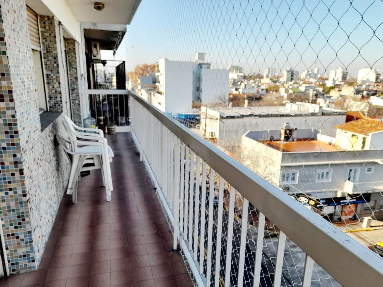 Departamento De 4 Amb Al Frente Con Balcon - Semi Piso-