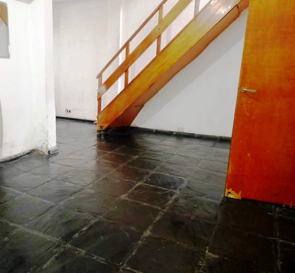 VENTA CASA 4 AMB CON DEPENDENCIA Y  COCHERA 