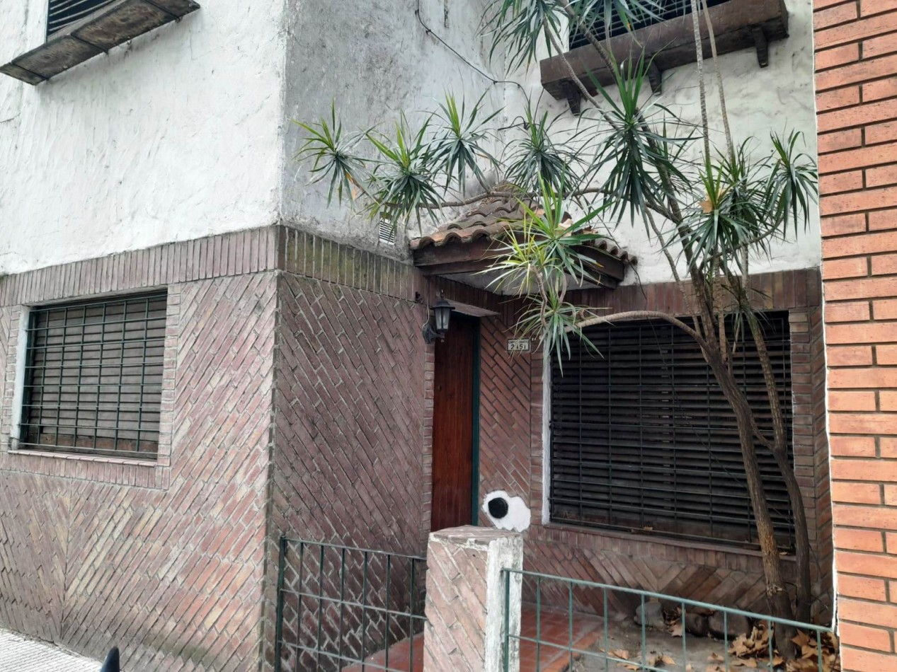 VENTA CASA 4 AMB CON DEPENDENCIA Y  COCHERA 