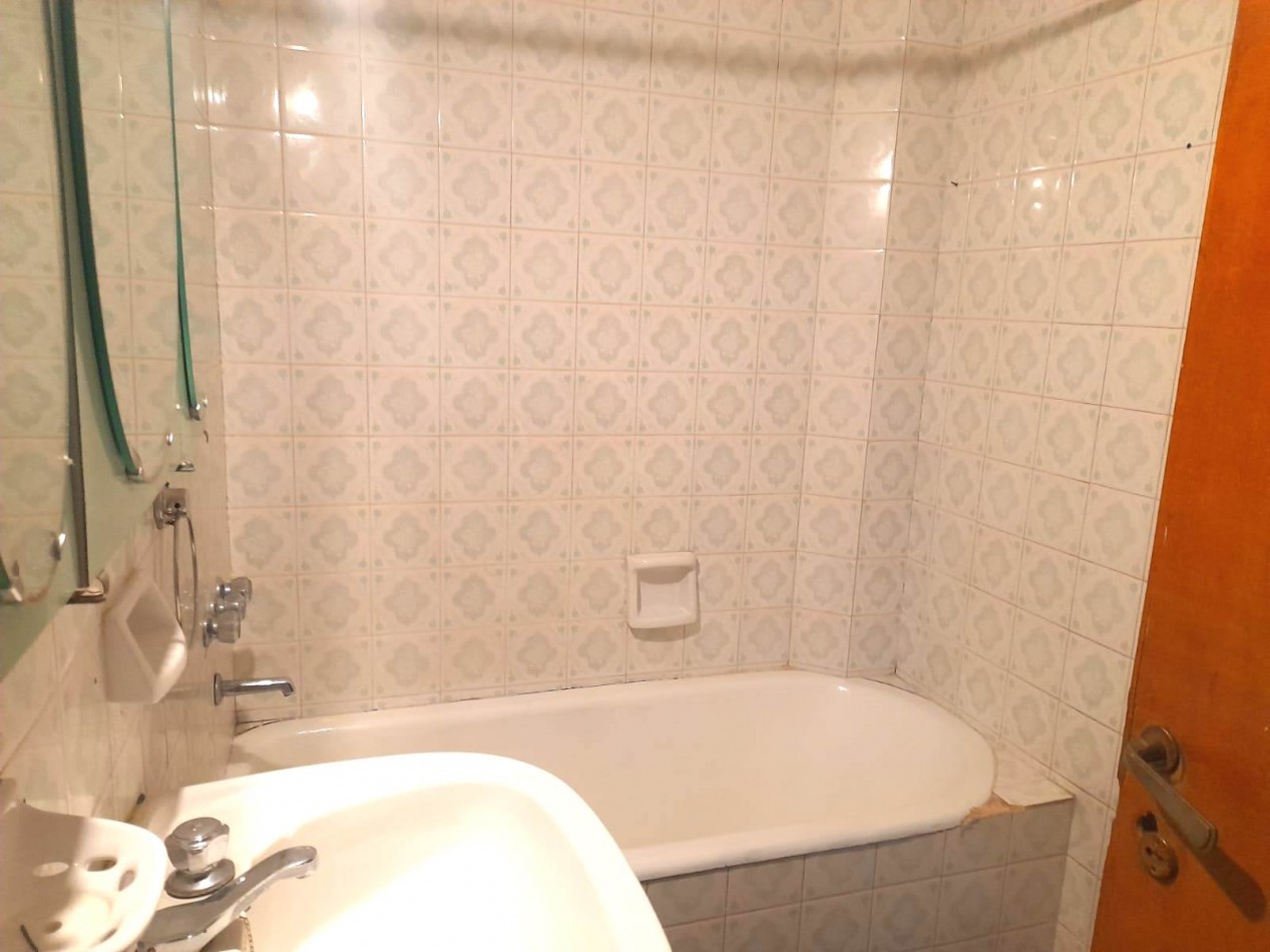 VENTA CASA 4 AMB CON DEPENDENCIA Y  COCHERA 