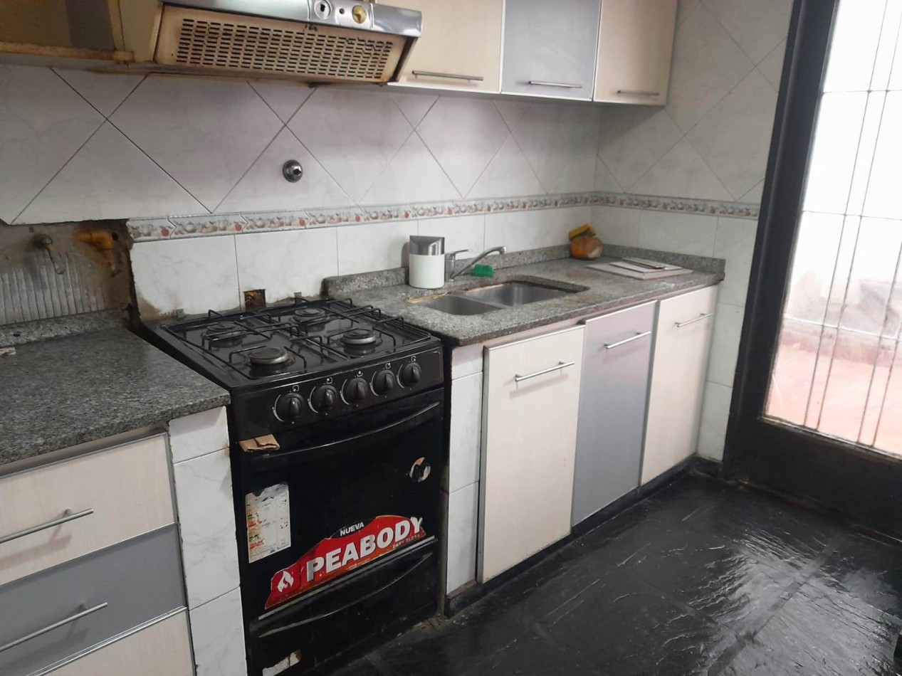 VENTA CASA 4 AMB CON DEPENDENCIA Y  COCHERA 