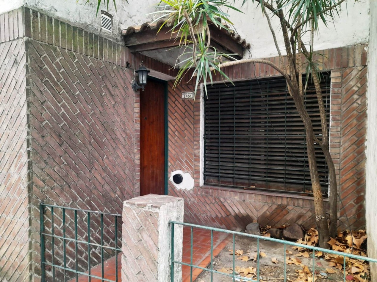 VENTA CASA 4 AMB CON DEPENDENCIA Y  COCHERA 