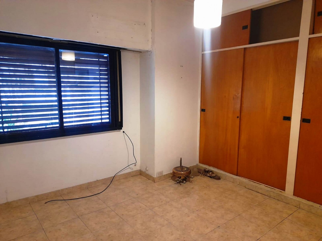 VENTA CASA 4 AMB CON DEPENDENCIA Y  COCHERA 