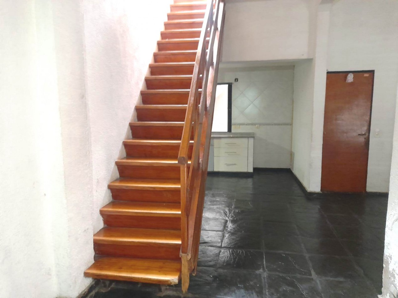 VENTA CASA 4 AMB CON DEPENDENCIA Y  COCHERA 