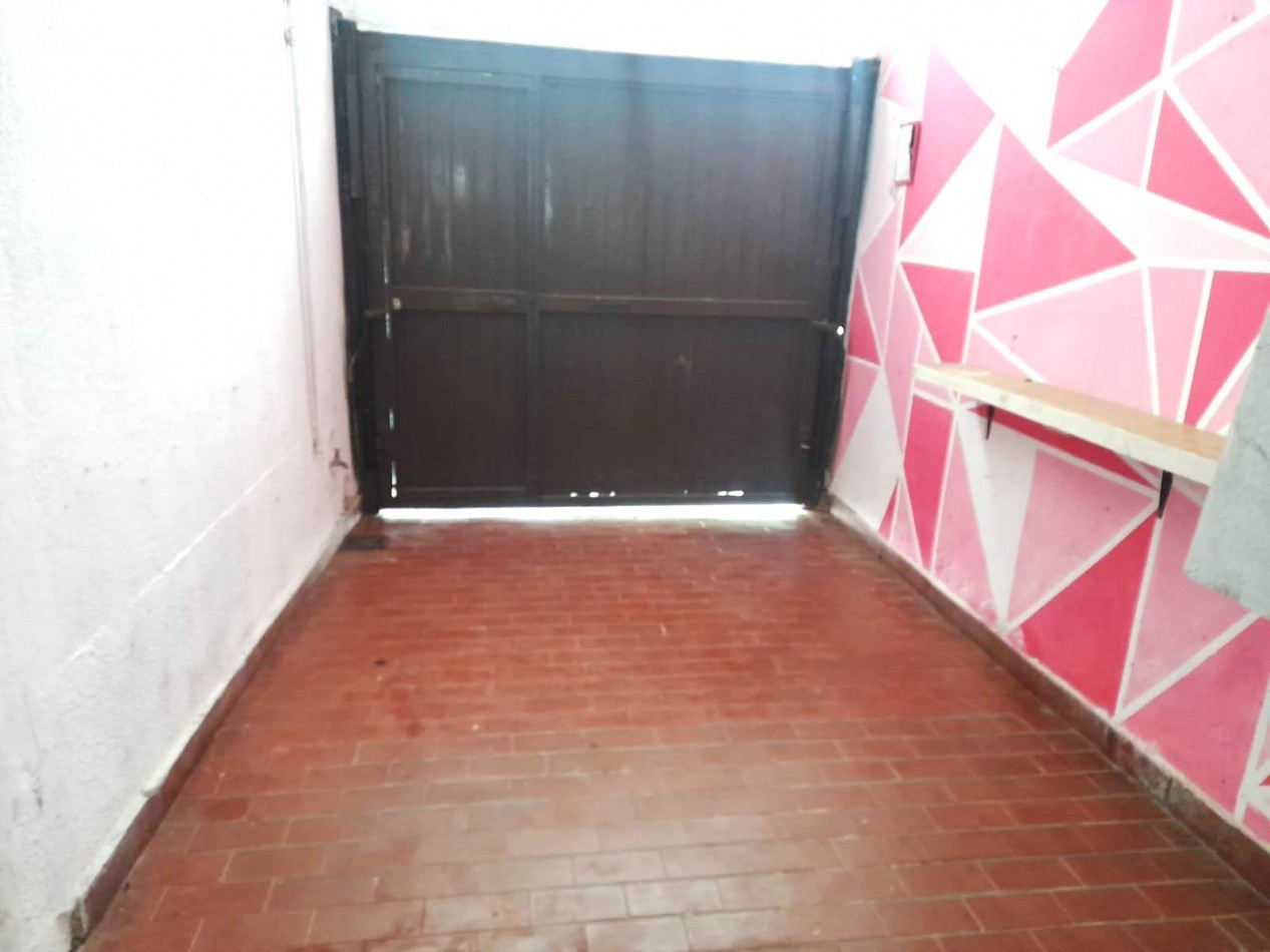 VENTA CASA 4 AMB CON DEPENDENCIA Y  COCHERA 