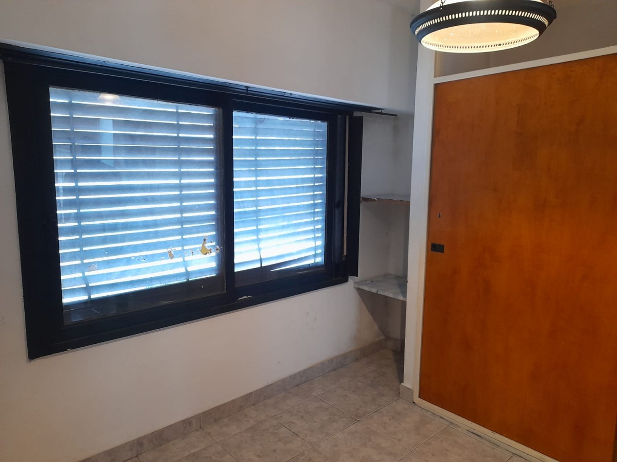 VENTA CASA 4 AMB CON DEPENDENCIA Y  COCHERA 