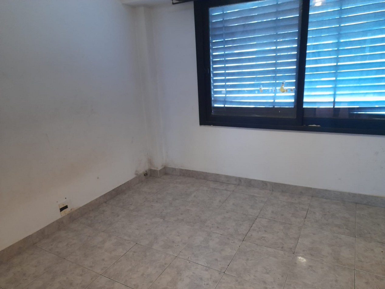 VENTA CASA 4 AMB CON DEPENDENCIA Y  COCHERA 