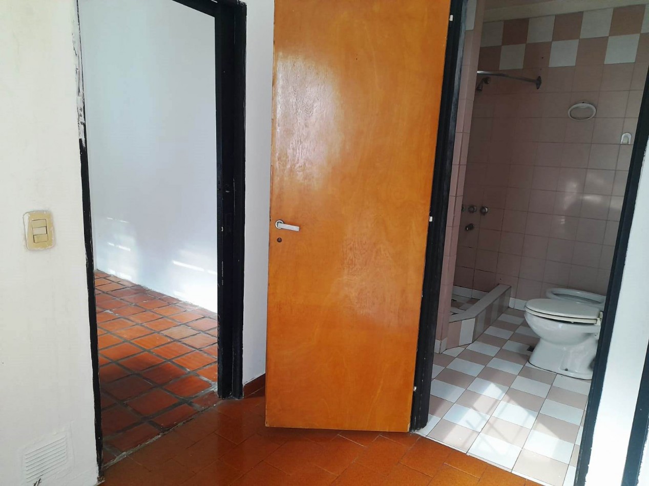 VENTA CASA 4 AMB CON DEPENDENCIA Y  COCHERA 
