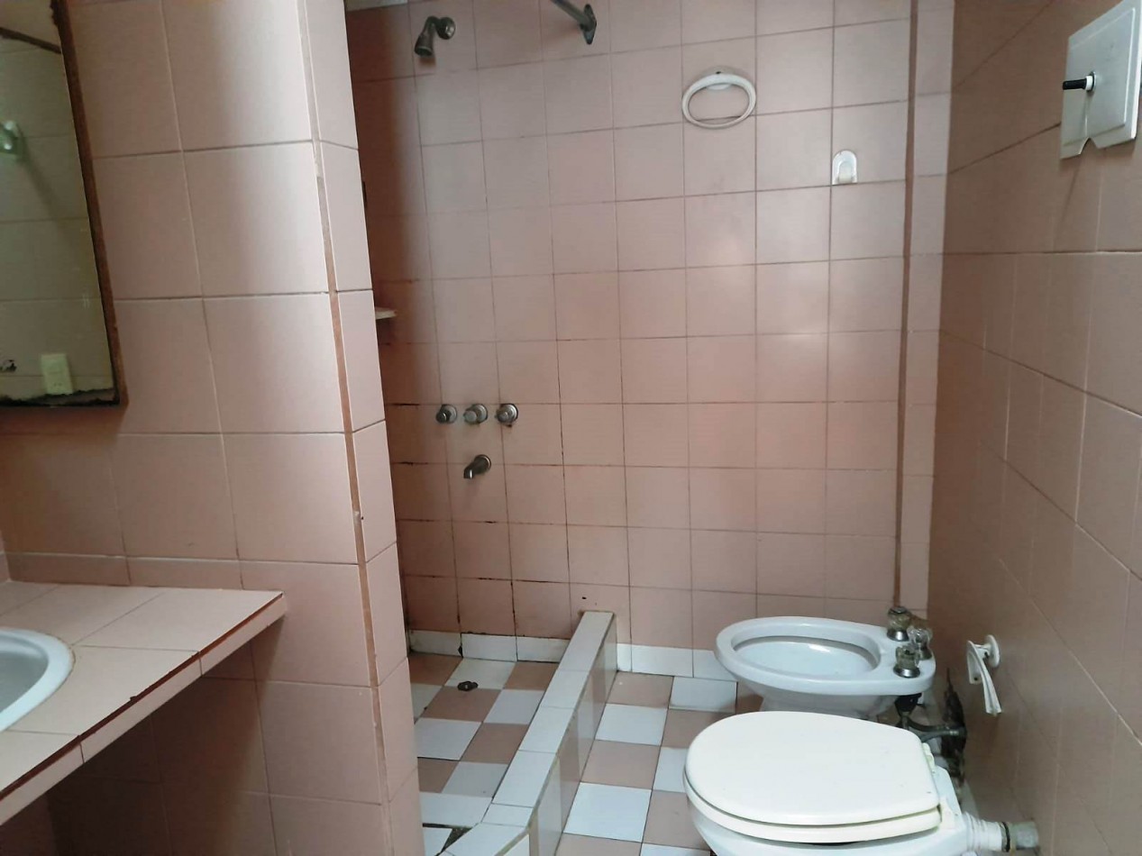VENTA CASA 4 AMB CON DEPENDENCIA Y  COCHERA 