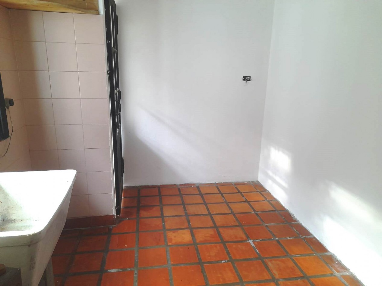 VENTA CASA 4 AMB CON DEPENDENCIA Y  COCHERA 