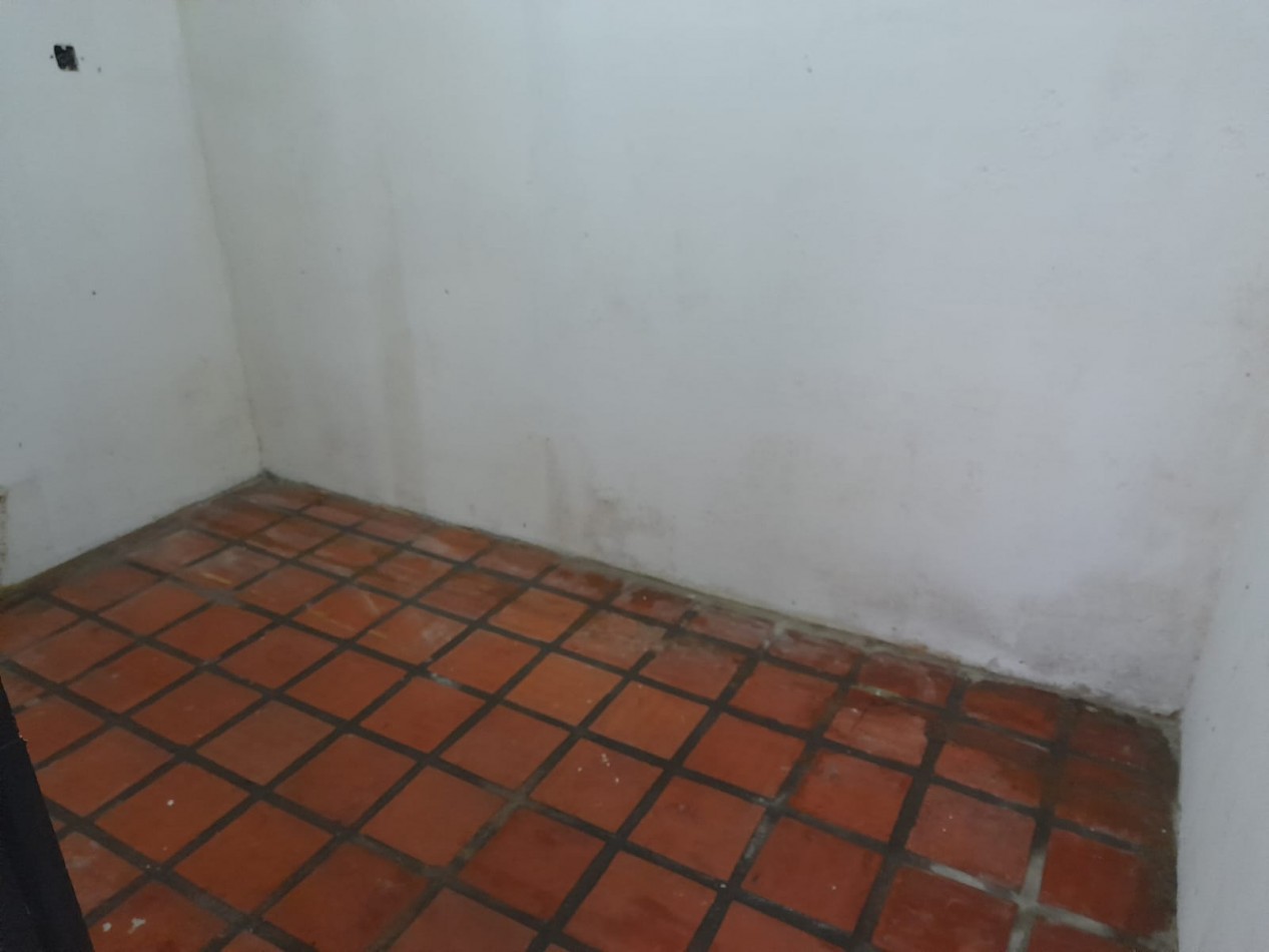 VENTA CASA 4 AMB CON DEPENDENCIA Y  COCHERA 