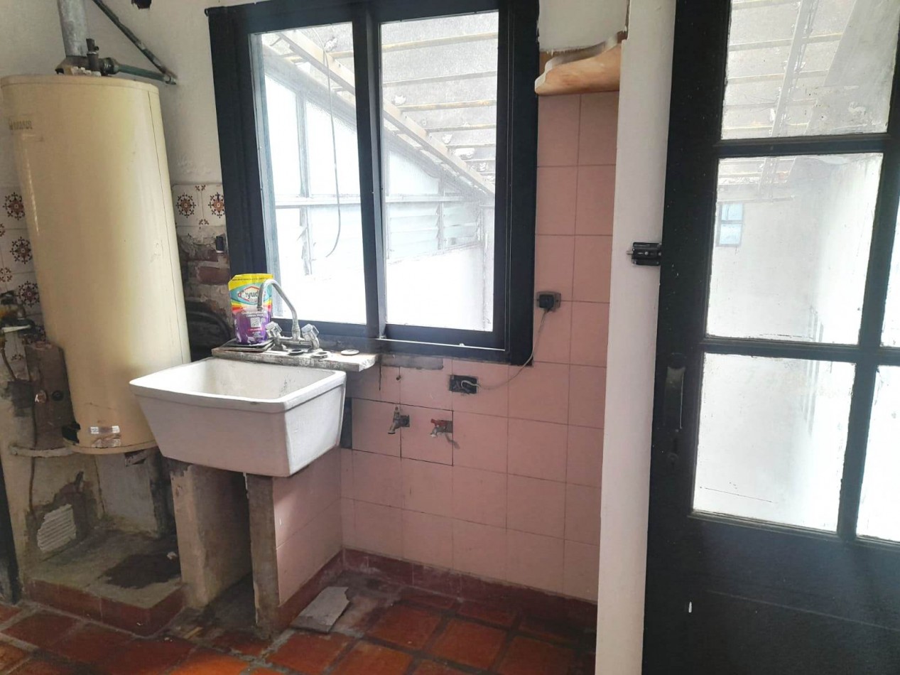 VENTA CASA 4 AMB CON DEPENDENCIA Y  COCHERA 