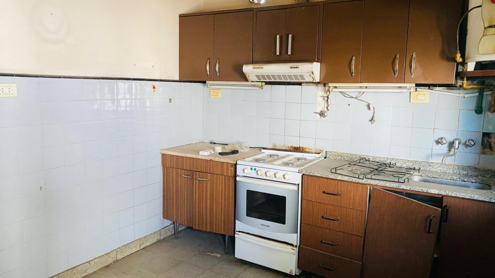 CASA 4 AMB PARA DEMOLER Y/ O REFACCIONAR MONTE CASTRO