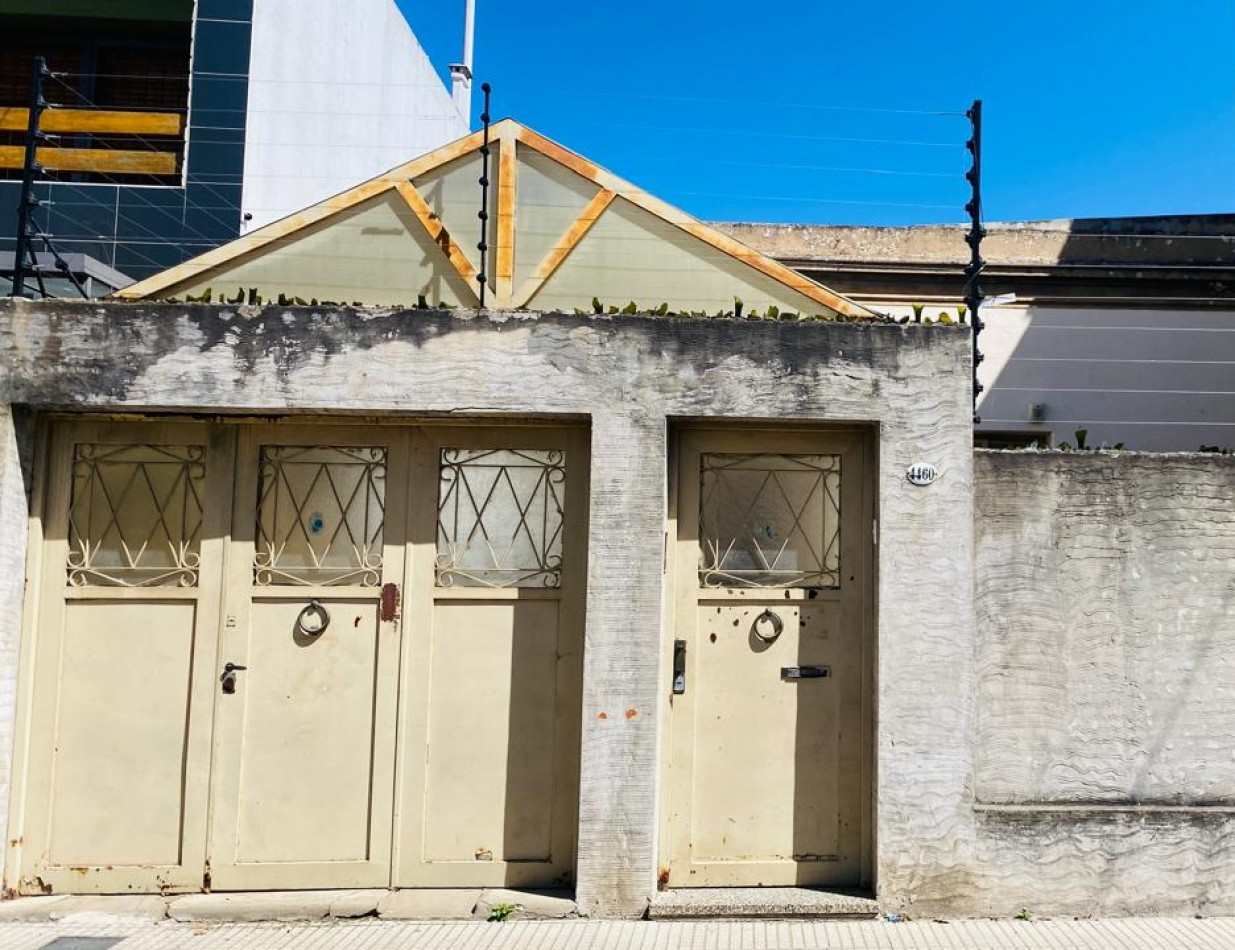 CASA 4 AMB PARA DEMOLER Y/ O REFACCIONAR MONTE CASTRO