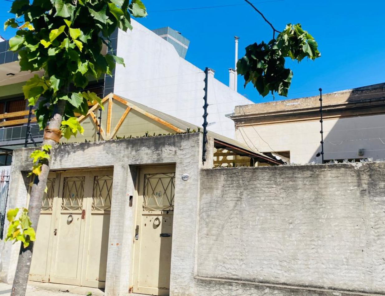 CASA 4 AMB PARA DEMOLER Y/ O REFACCIONAR MONTE CASTRO