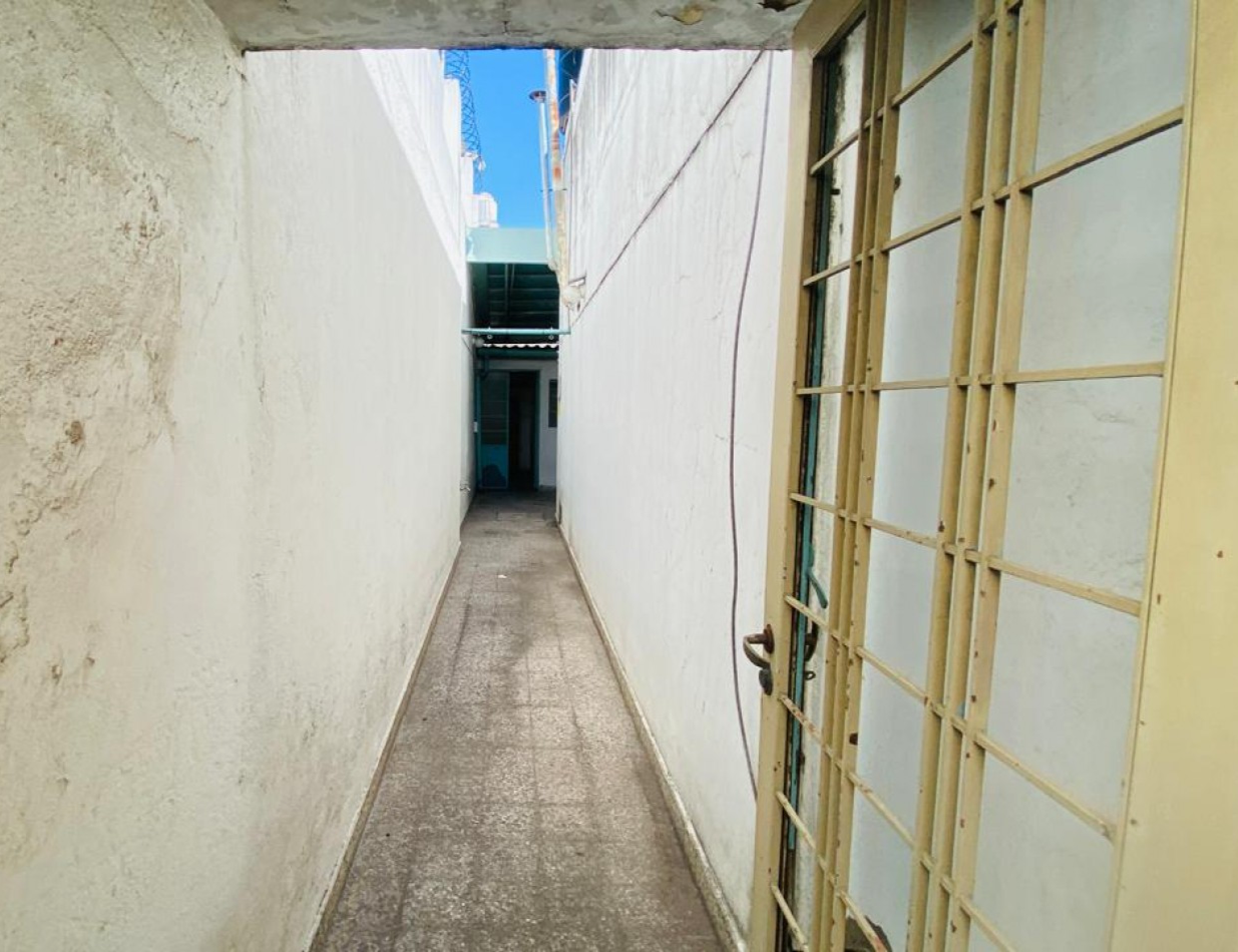 CASA 4 AMB PARA DEMOLER Y/ O REFACCIONAR MONTE CASTRO