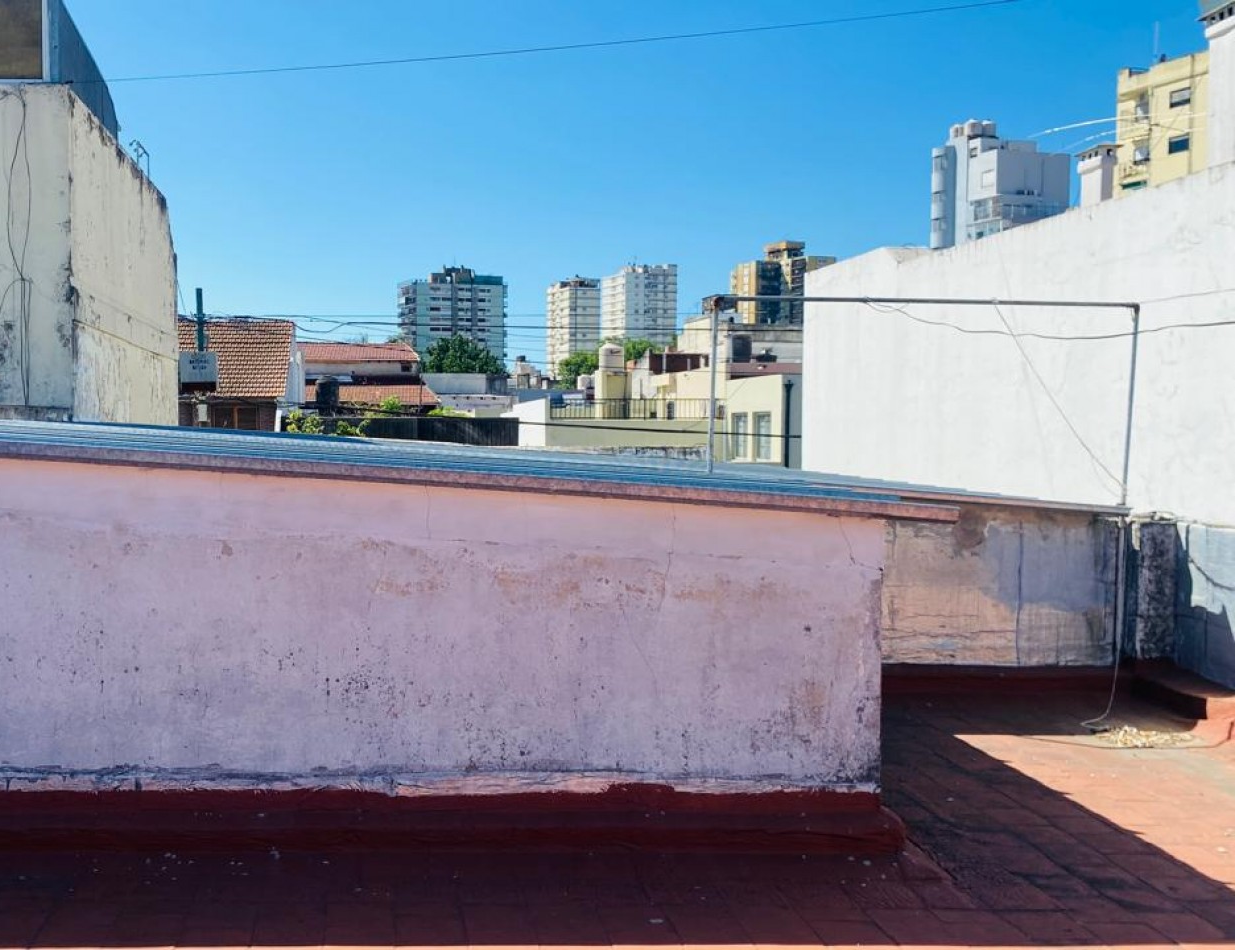 CASA 4 AMB PARA DEMOLER Y/ O REFACCIONAR MONTE CASTRO