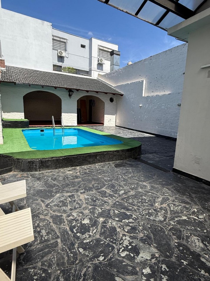 CASA 5 AMB CON DEPENDENCIA Y GARAGE  VILLA DEVOTO- APTO USO COMERCIAL