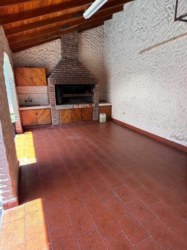 CASA 5 AMB CON DEPENDENCIA Y GARAGE  VILLA DEVOTO- APTO USO COMERCIAL