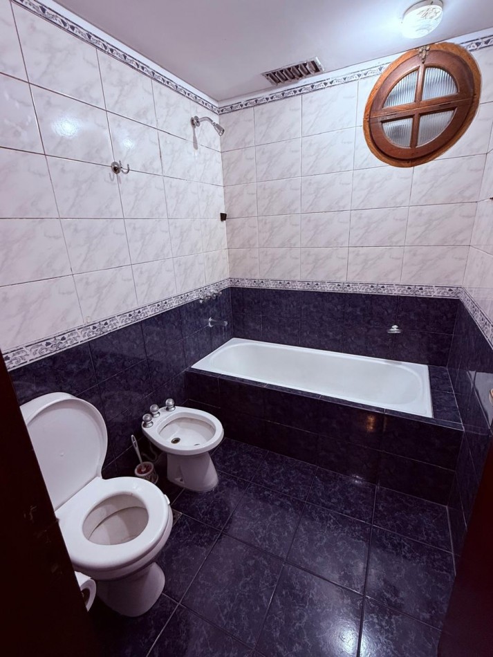 CASA 5 AMB CON DEPENDENCIA Y GARAGE  VILLA DEVOTO- APTO USO COMERCIAL