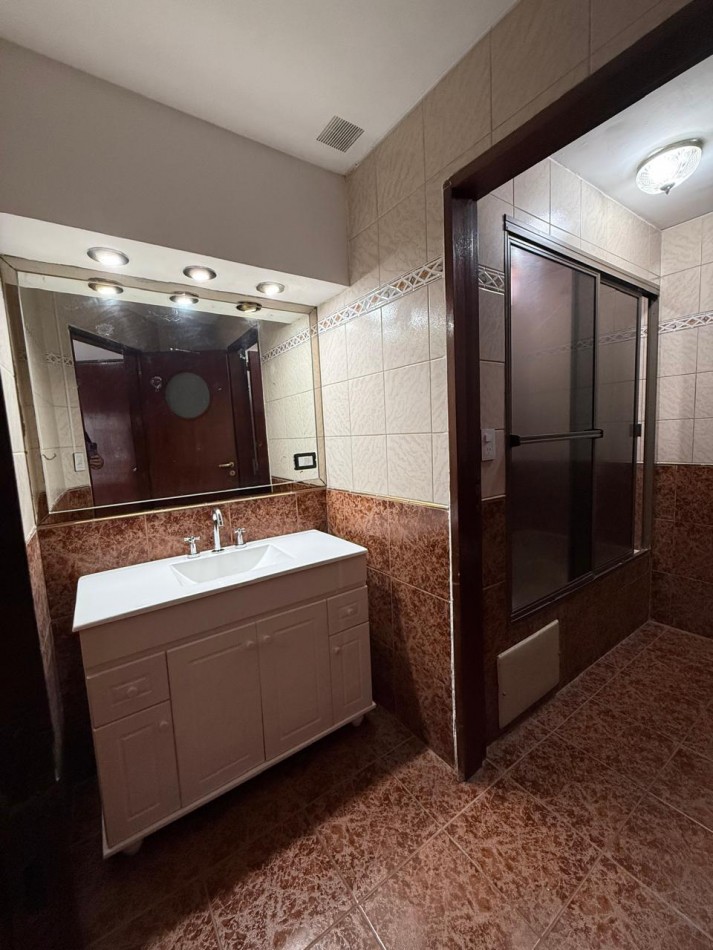 CASA 5 AMB CON DEPENDENCIA Y GARAGE  VILLA DEVOTO- APTO USO COMERCIAL