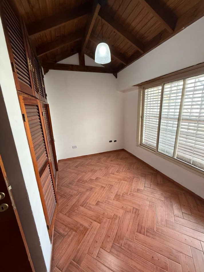 CASA 5 AMB CON DEPENDENCIA Y GARAGE  VILLA DEVOTO- APTO USO COMERCIAL