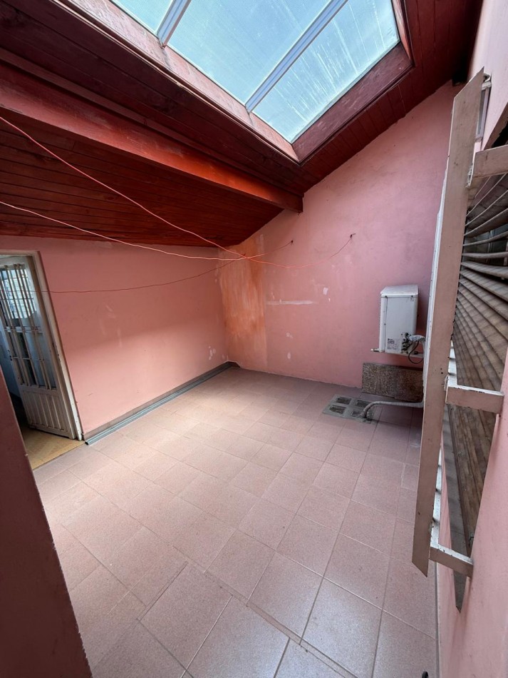 CASA 5 AMB CON DEPENDENCIA Y GARAGE  VILLA DEVOTO- APTO USO COMERCIAL