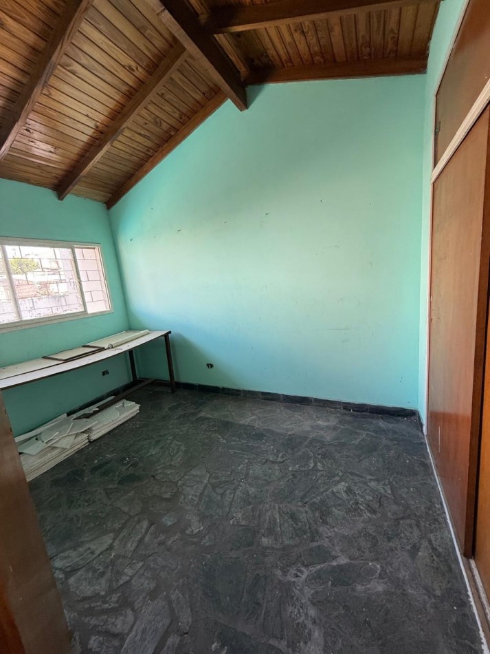 CASA 5 AMB CON DEPENDENCIA Y GARAGE  VILLA DEVOTO- APTO USO COMERCIAL