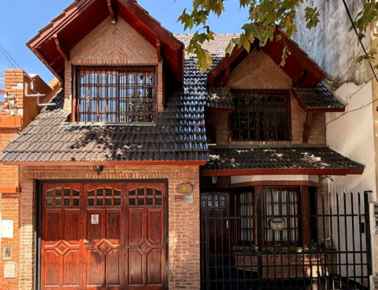 CASA 5 AMB CON DEPENDENCIA Y GARAGE  VILLA DEVOTO- APTO USO COMERCIAL