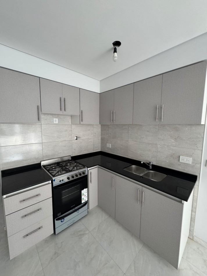 DEPARTAMENTO 2 AMBIENTES AL FRENTE CON BALCON A ESTRENAR "VILLA DEL PARQUE"