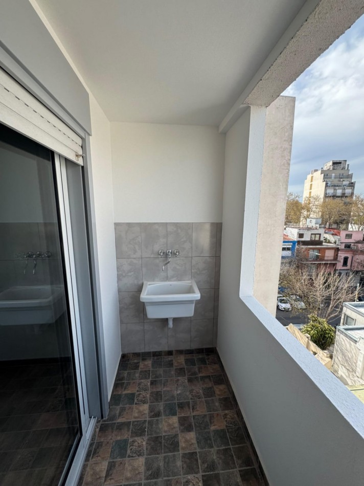 DEPARTAMENTO 2 AMBIENTES AL FRENTE CON BALCON A ESTRENAR "VILLA DEL PARQUE"