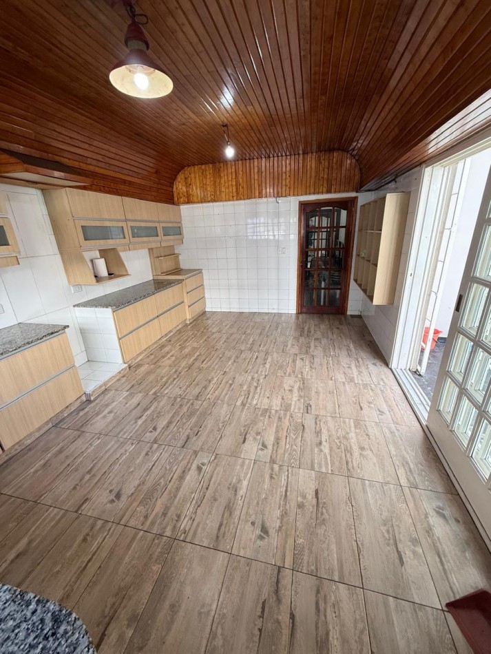 CASA 5 AMB CON DEPENDENCIA Y GARAGE  VILLA DEVOTO